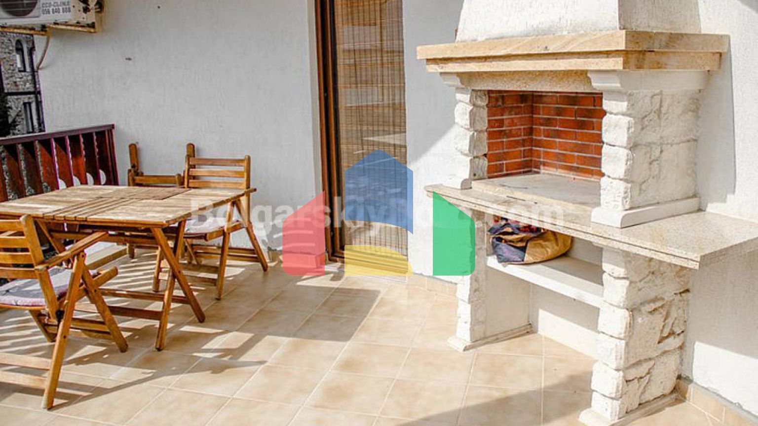 Триповерхова вілла в Етера