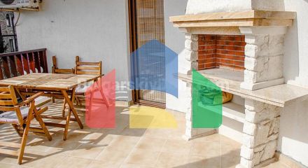 Триповерхова вілла в Етера