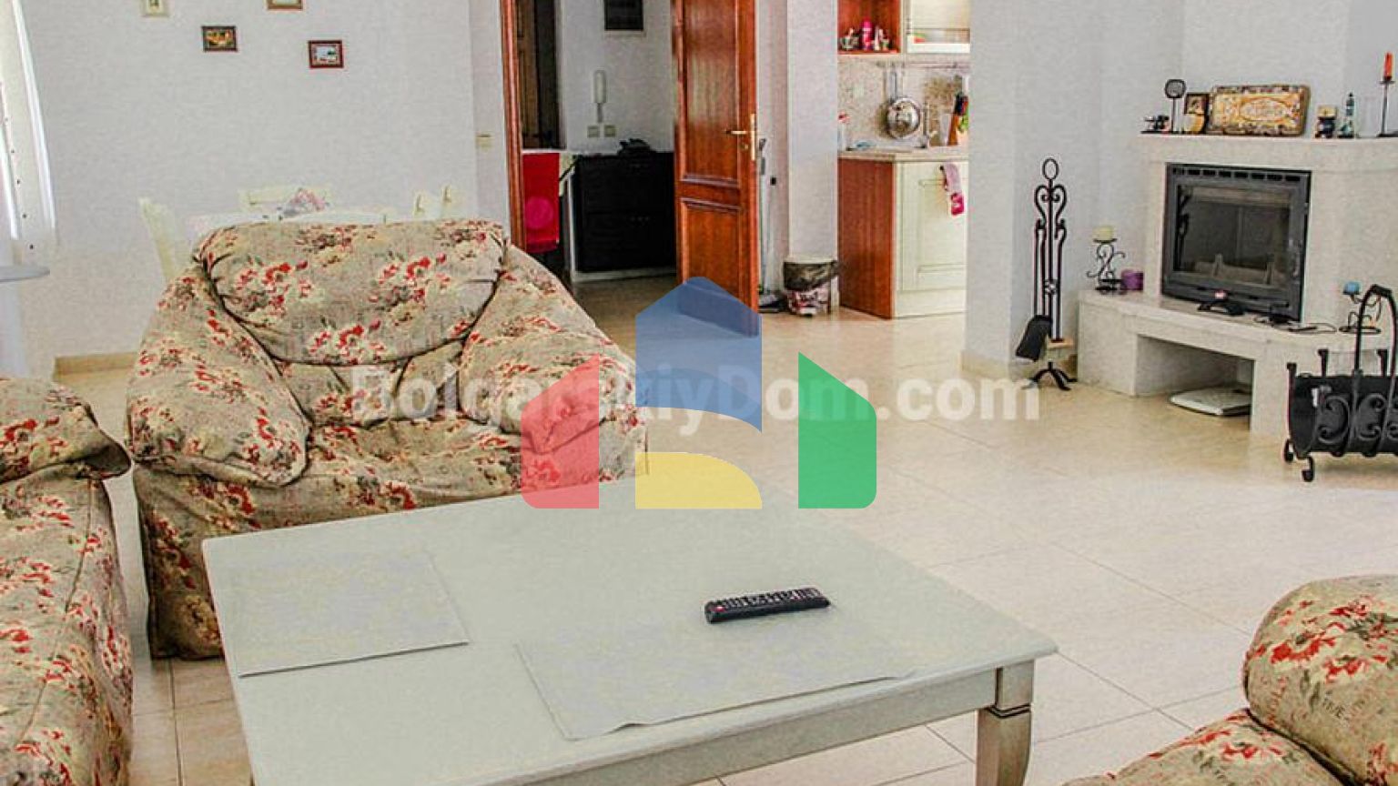 Триповерхова вілла в Етера