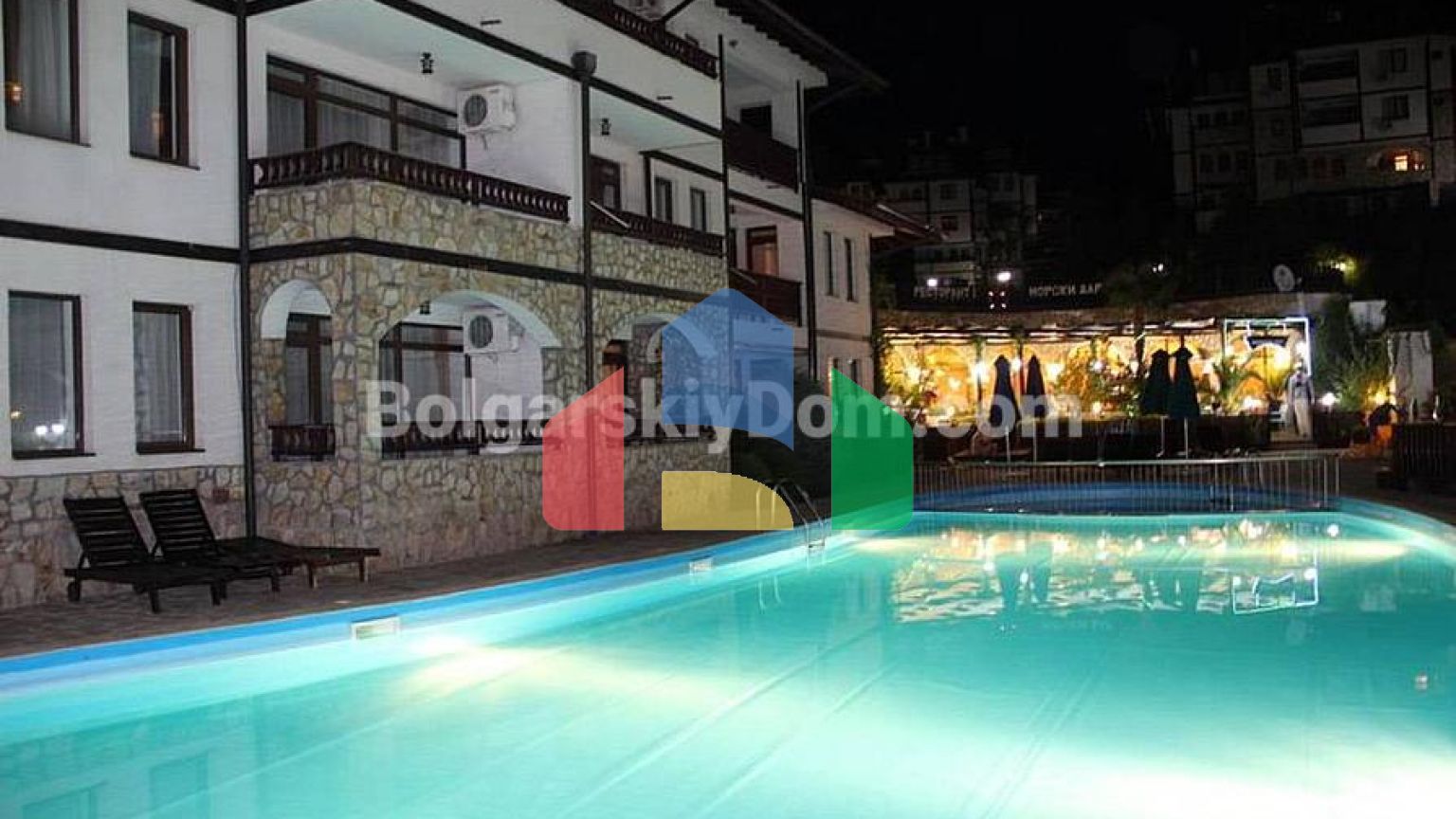 Триповерхова вілла в Етера