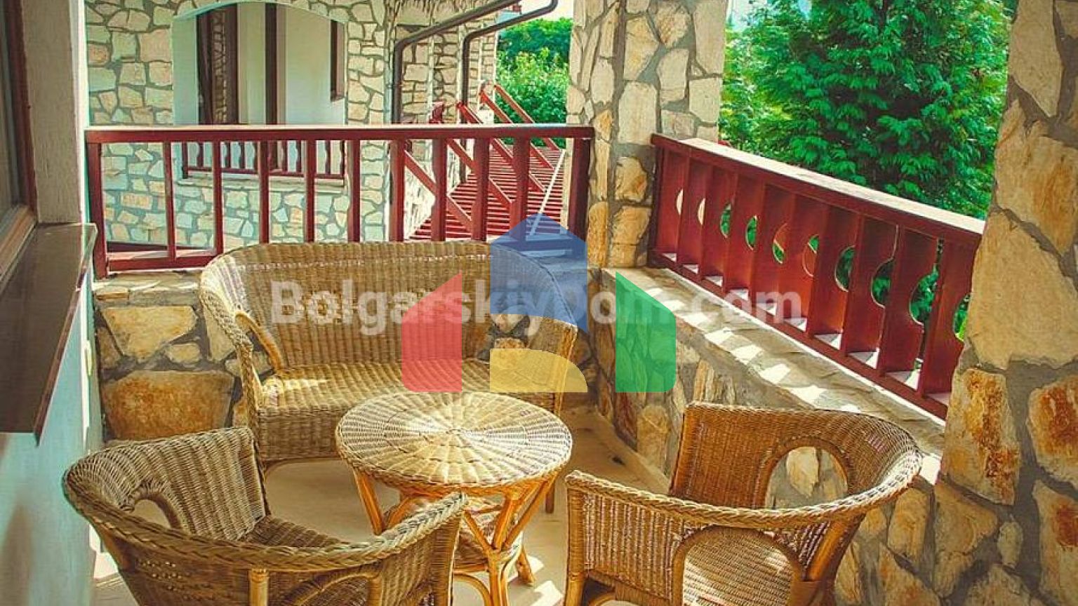 Триповерхова вілла в Етера