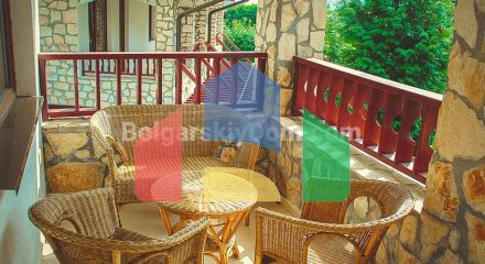 Триповерхова вілла в Етера