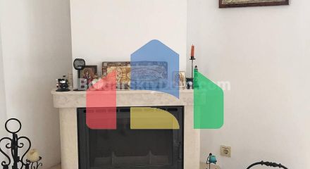 Триповерхова вілла в Етера