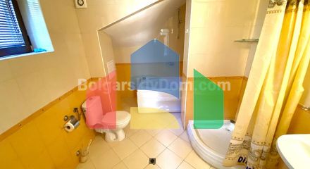 Триповерхова вілла в Етера