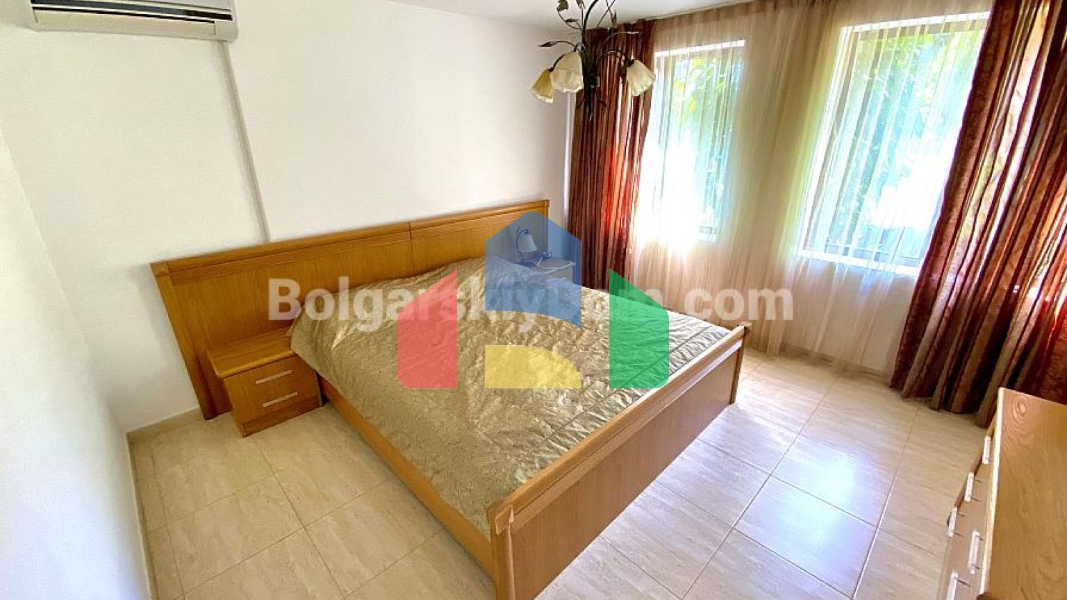 Триповерхова вілла в Етера