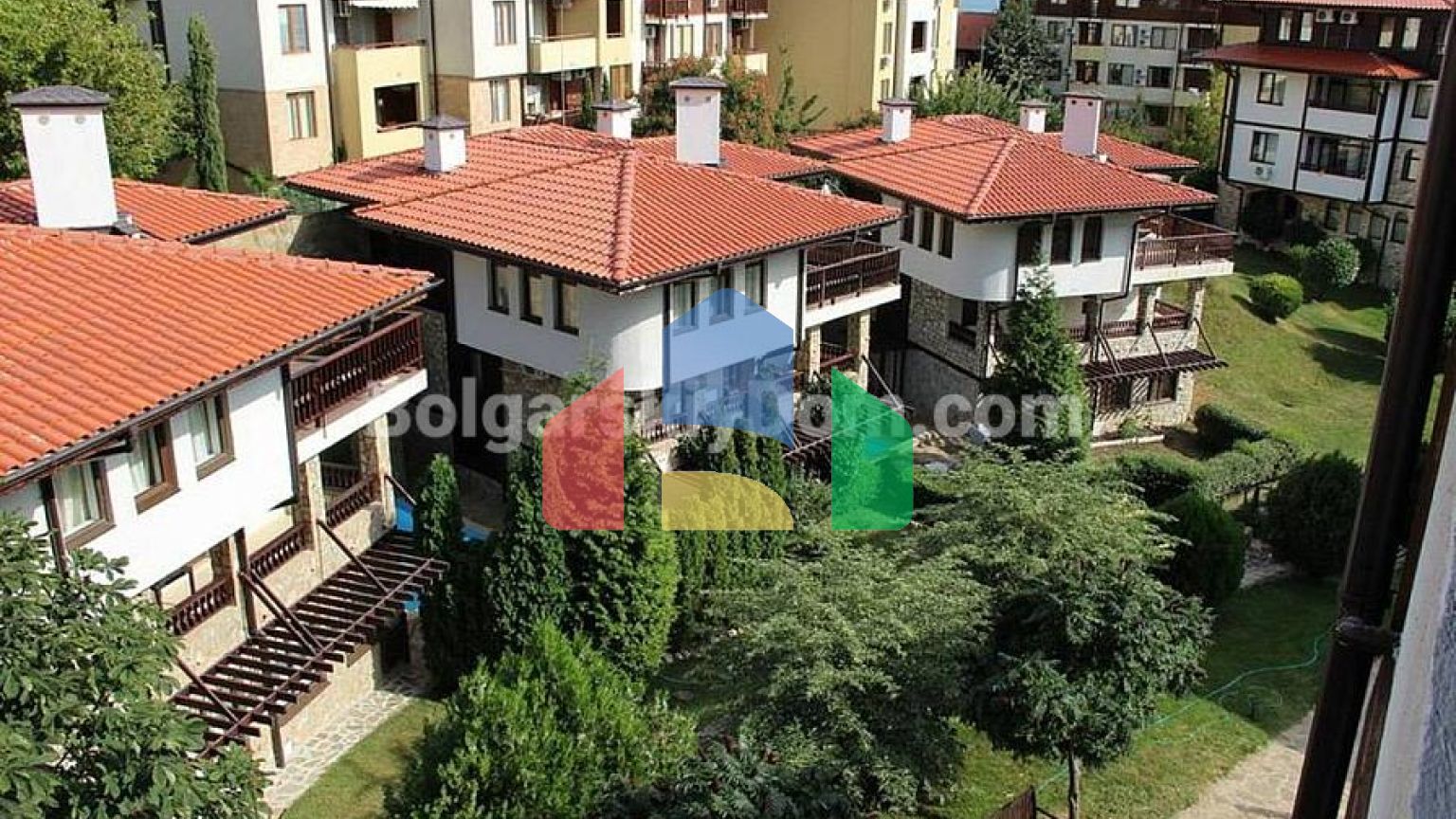 Триповерхова вілла в Етера