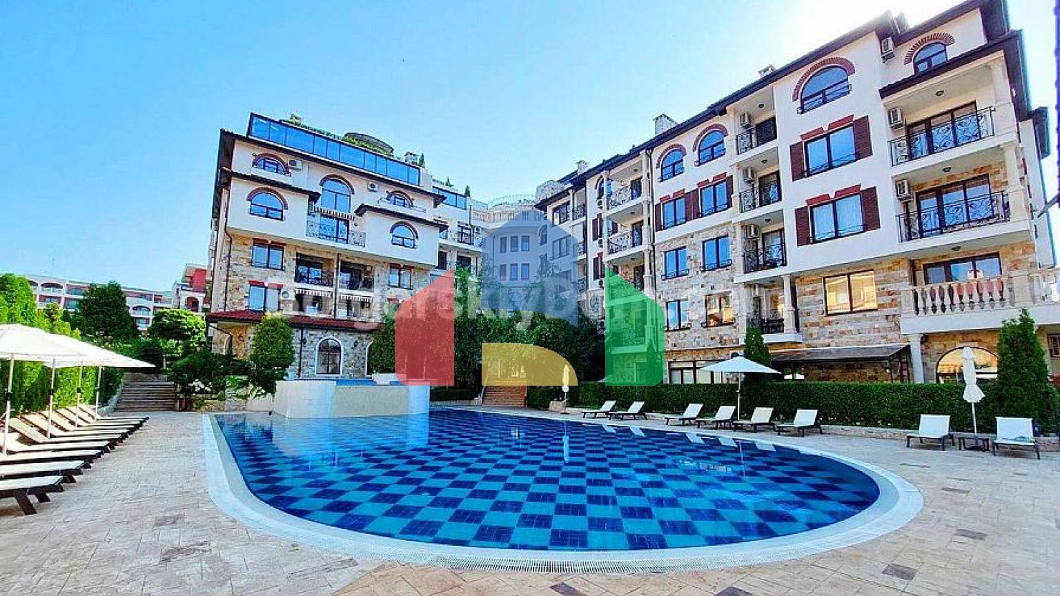 Чотирьохкімнатна квартира в Артур