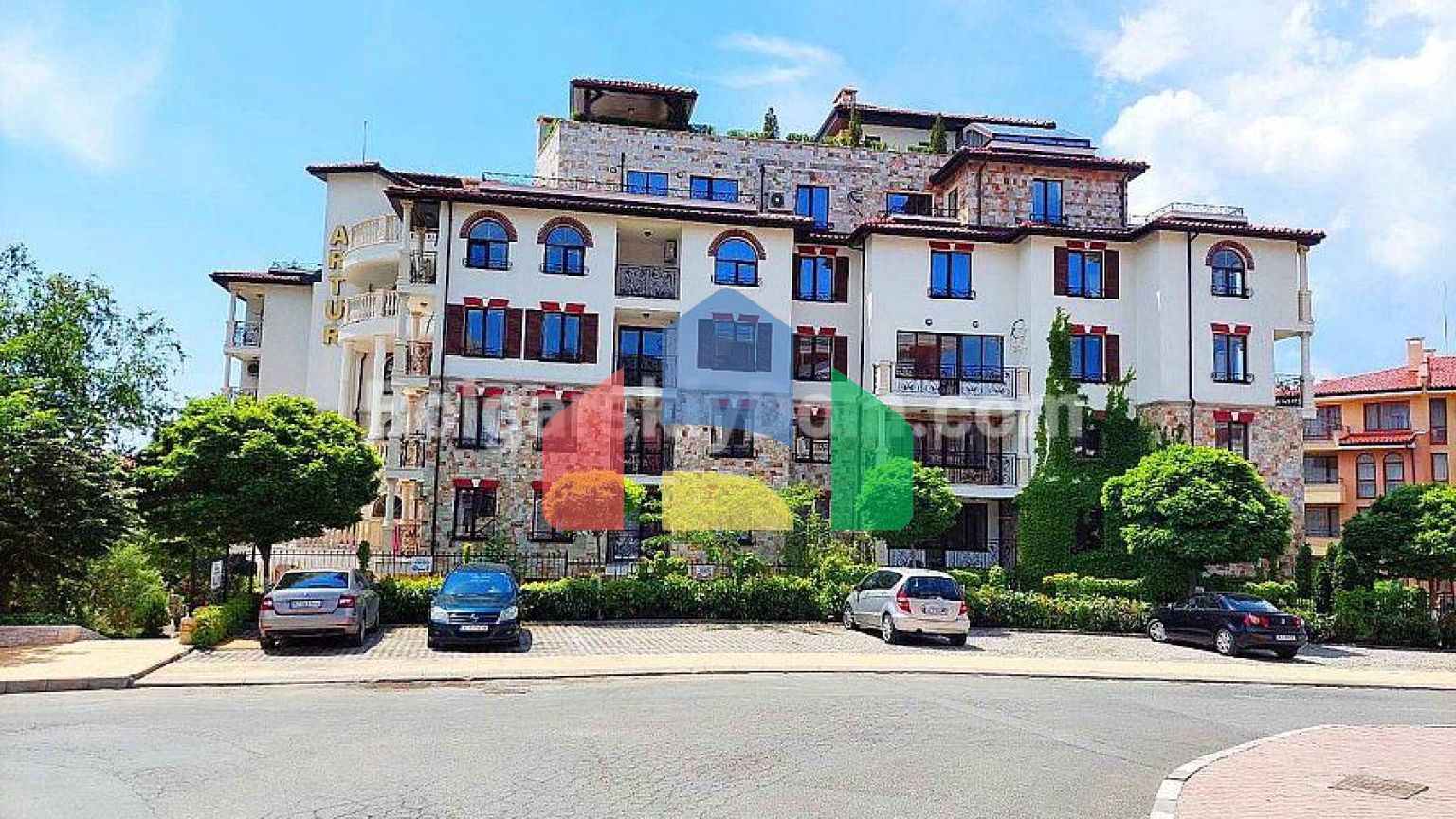 Чотирьохкімнатна квартира в Артур