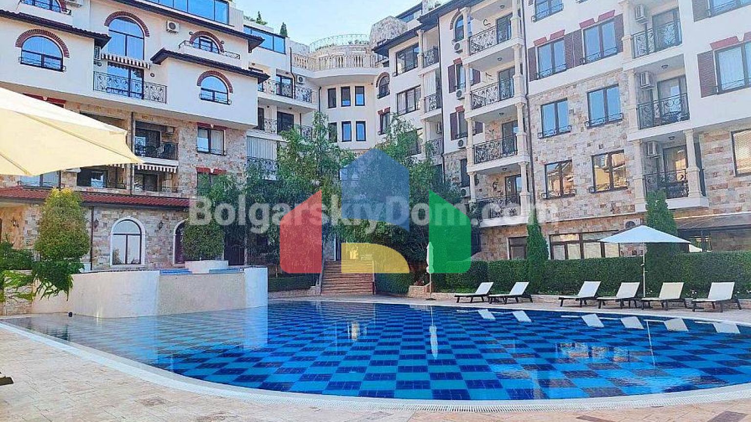 Чотирьохкімнатна квартира в Артур