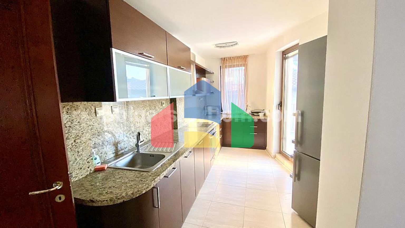 Трехэтажный коттедж в Этера