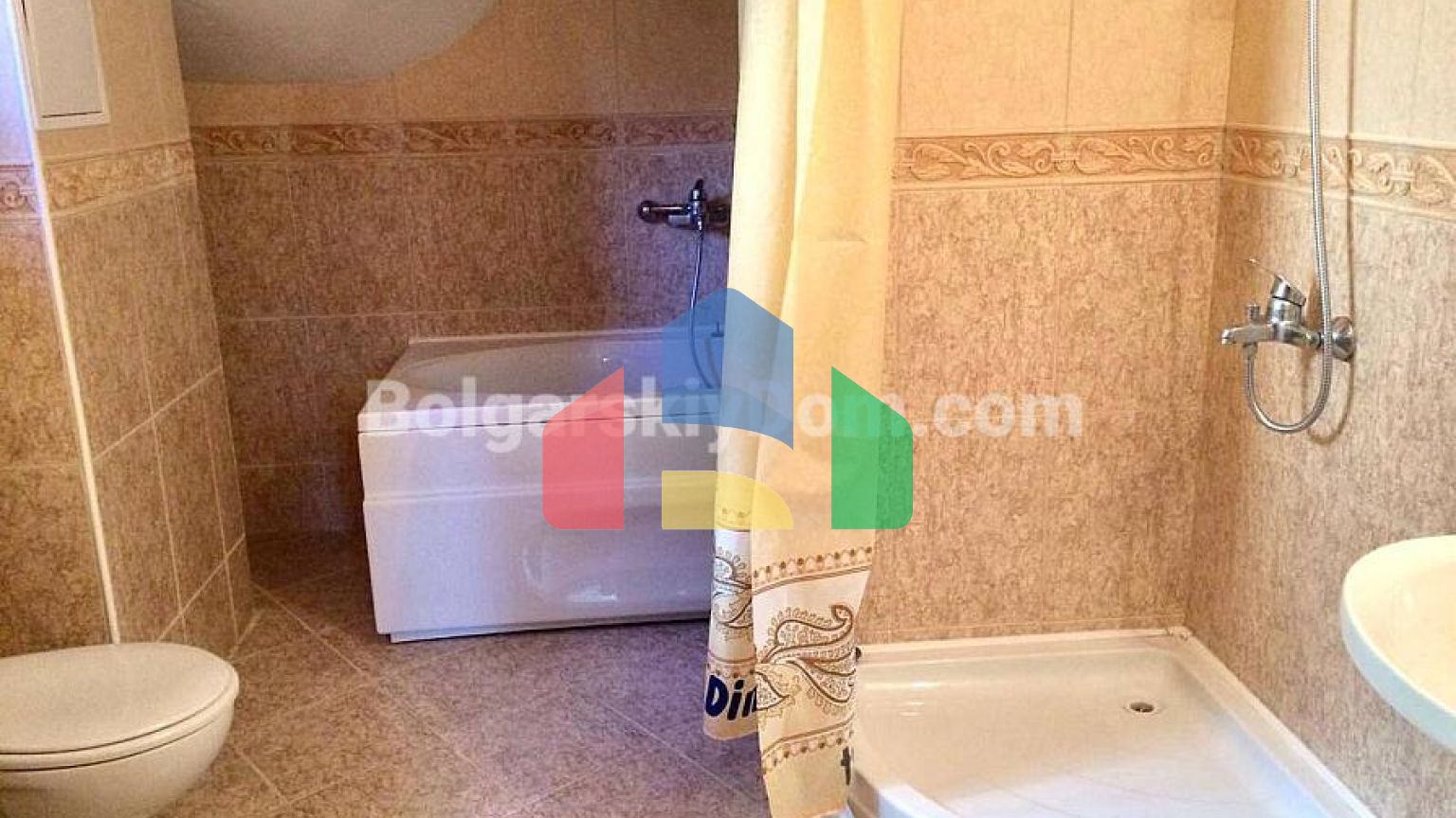 Трехэтажный коттедж в Этера