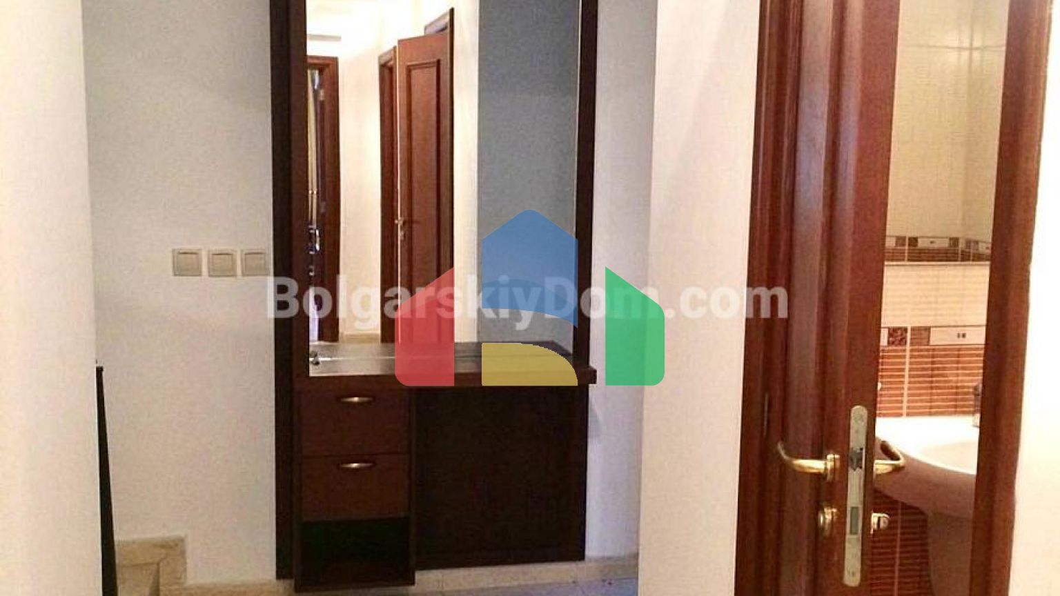 Трехэтажный коттедж в Этера