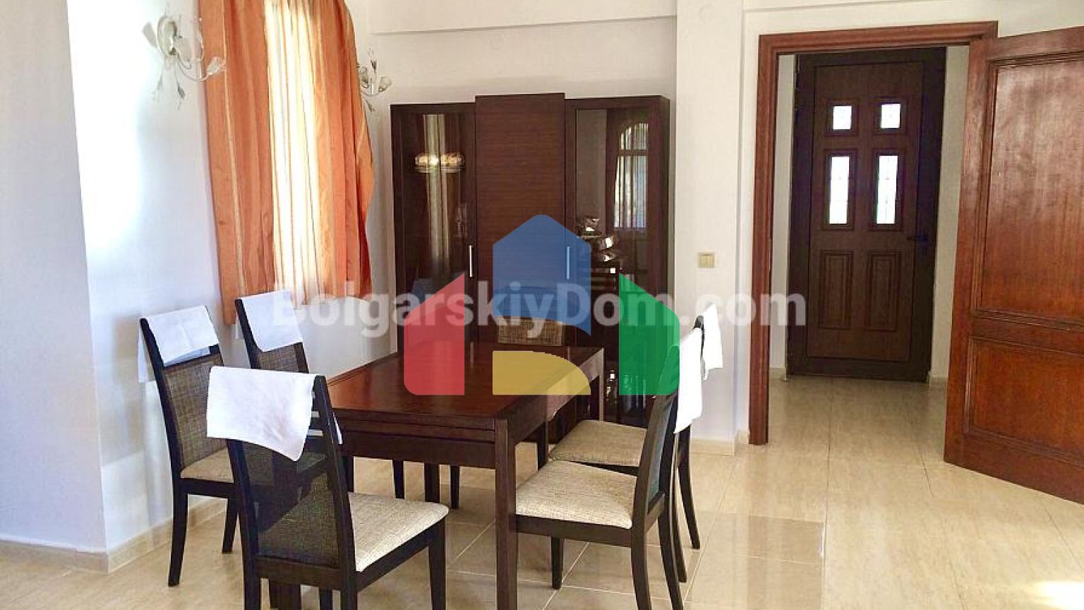 Трехэтажный коттедж в Этера