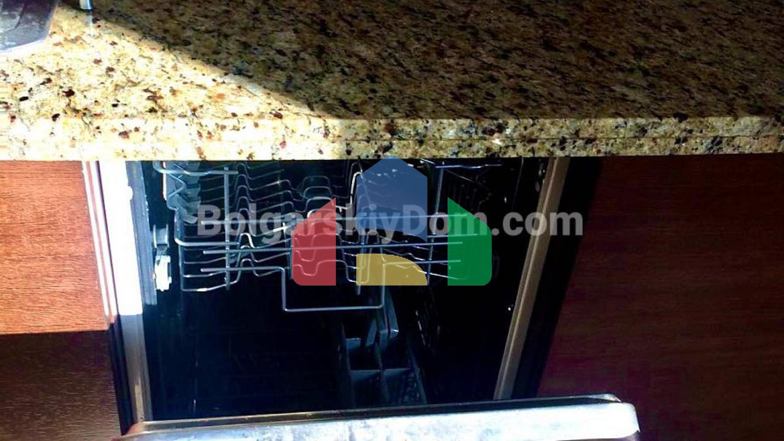 Трехэтажный коттедж в Этера