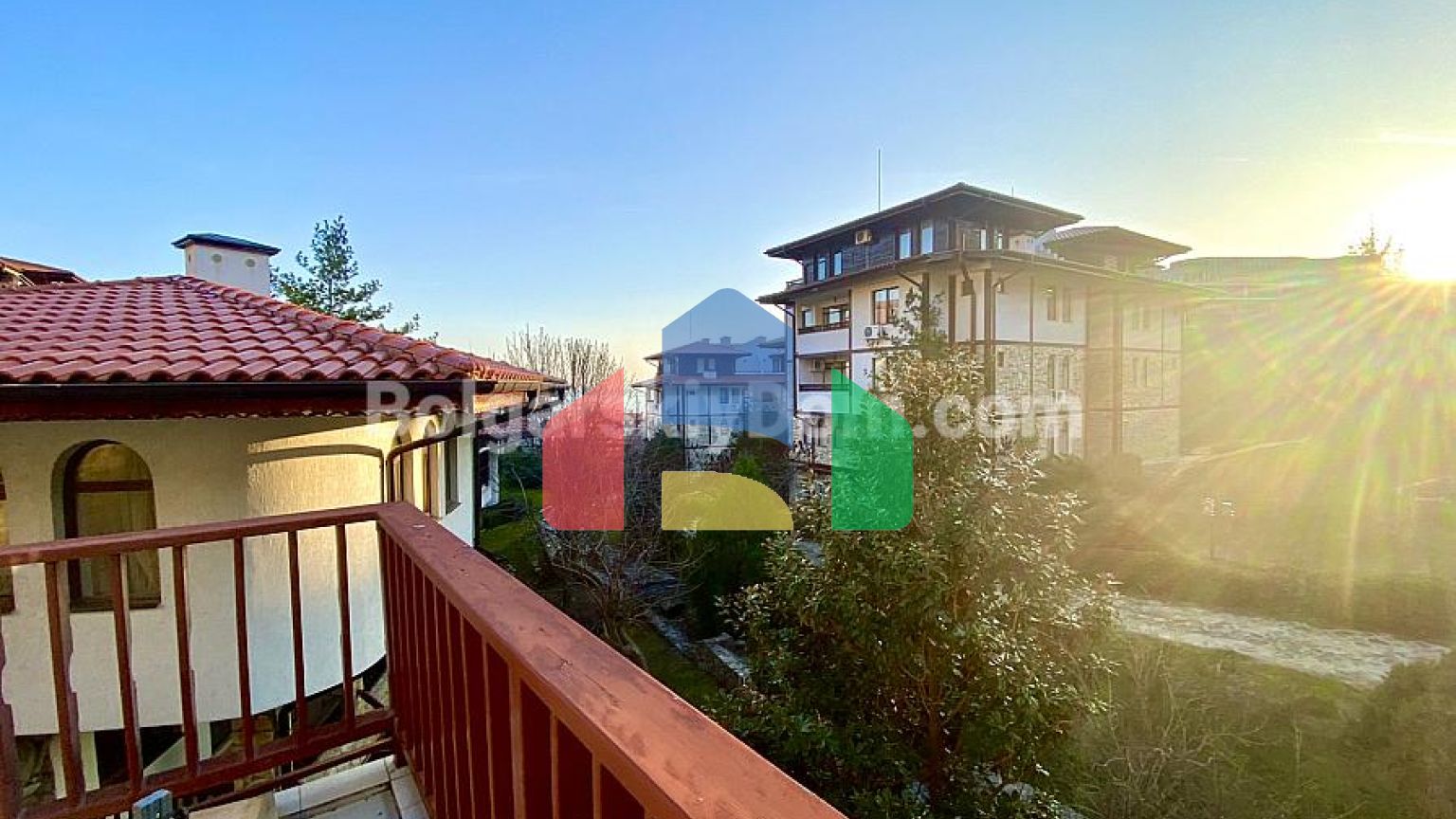 Трехэтажный коттедж в Этера