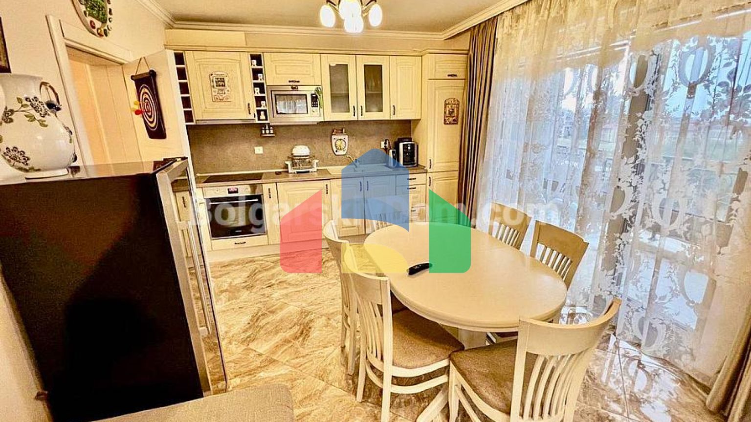 Шикарна трикімнатна квартира в Вілла Флоренція