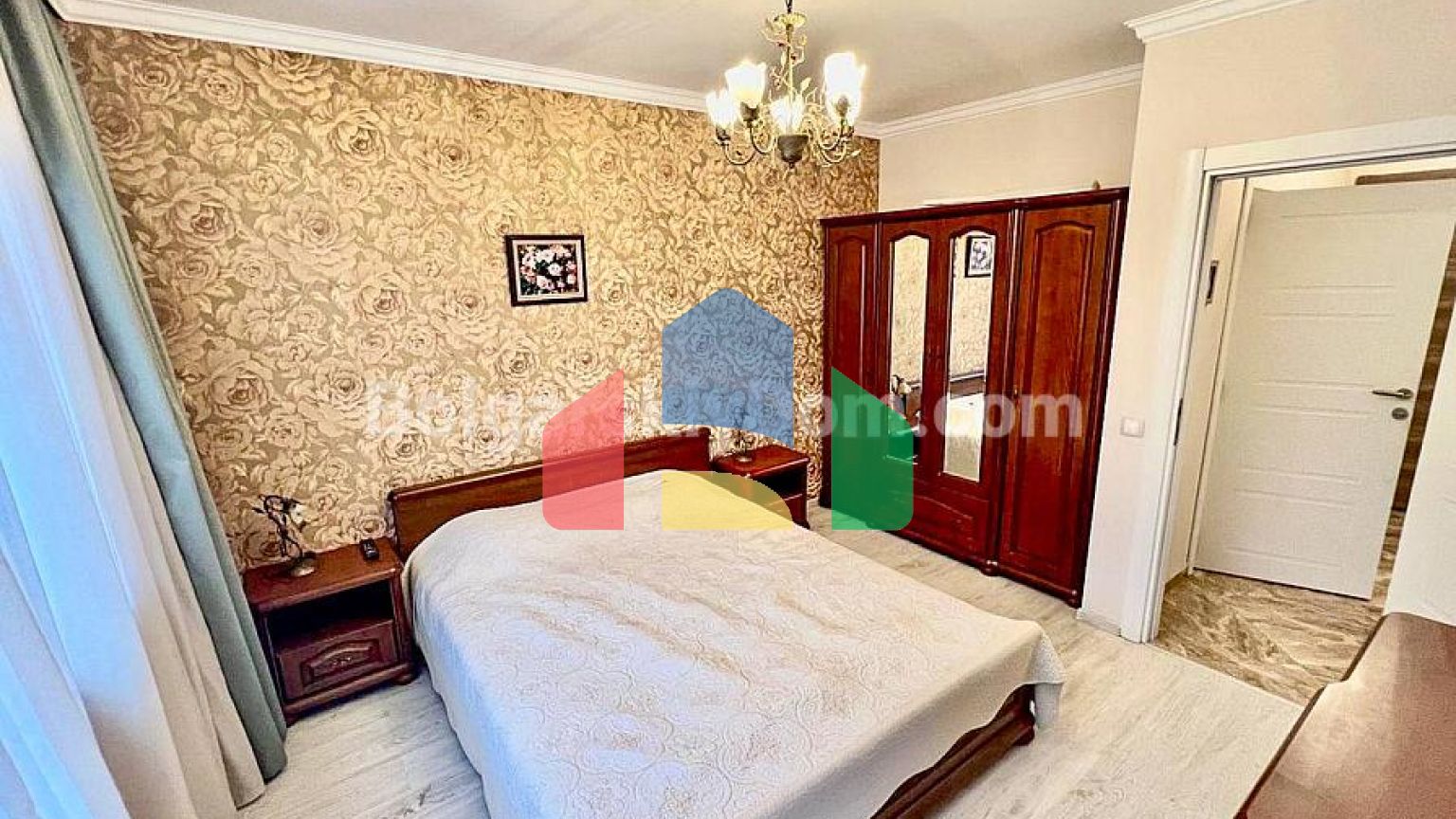 Шикарна трикімнатна квартира в Вілла Флоренція