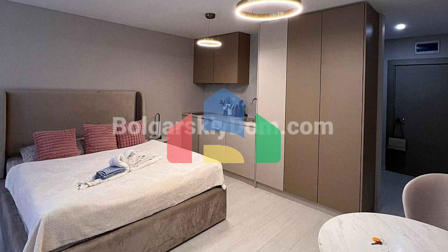 Квартира-студія в Ж'адор Сікрет Гарден