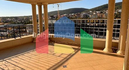 Трикімнатна квартира в Вілла Флоренція