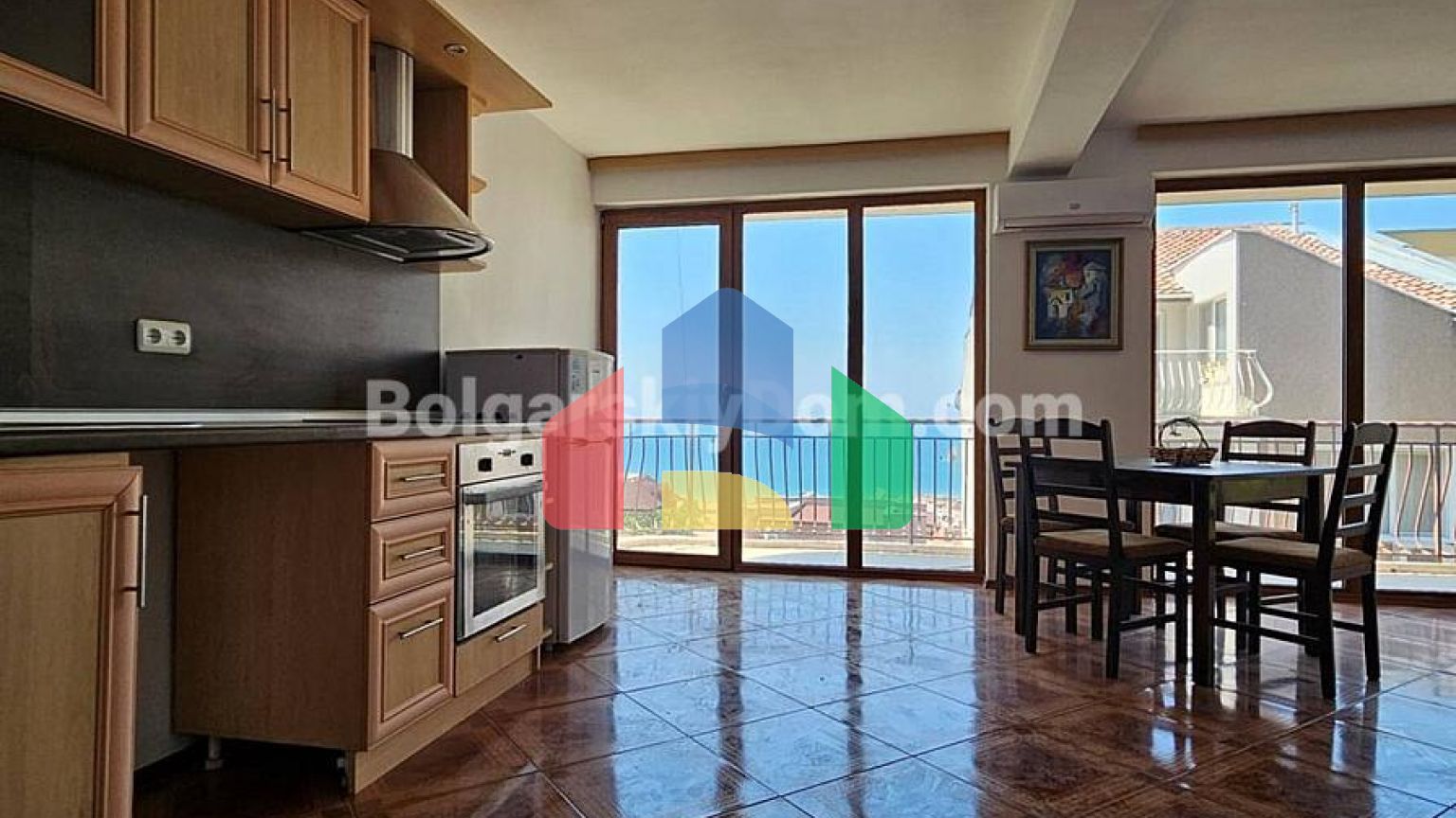 Трехкомнатная квартира в районе Русалка