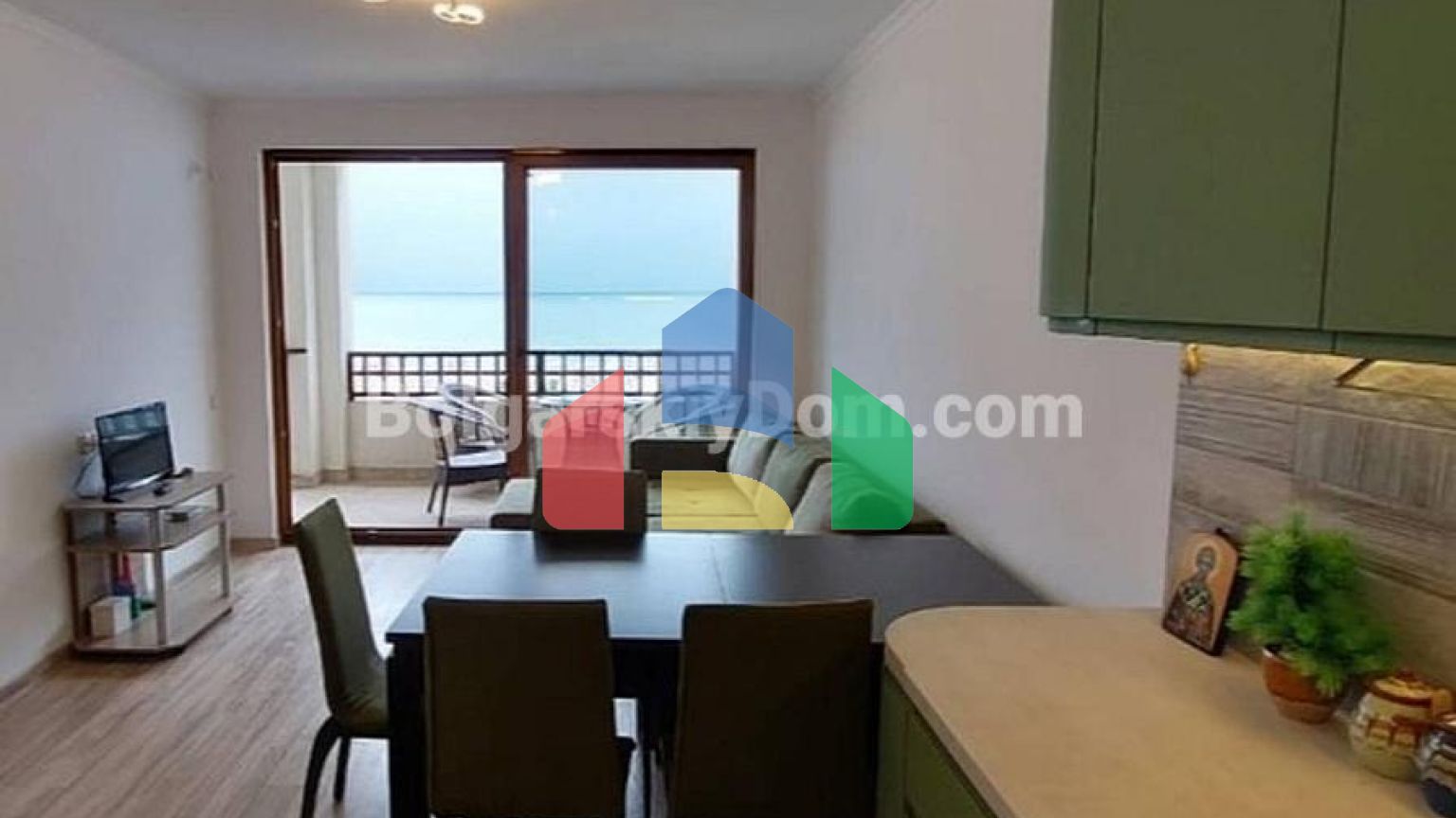 Трехкомнатная квартира в Арена 1