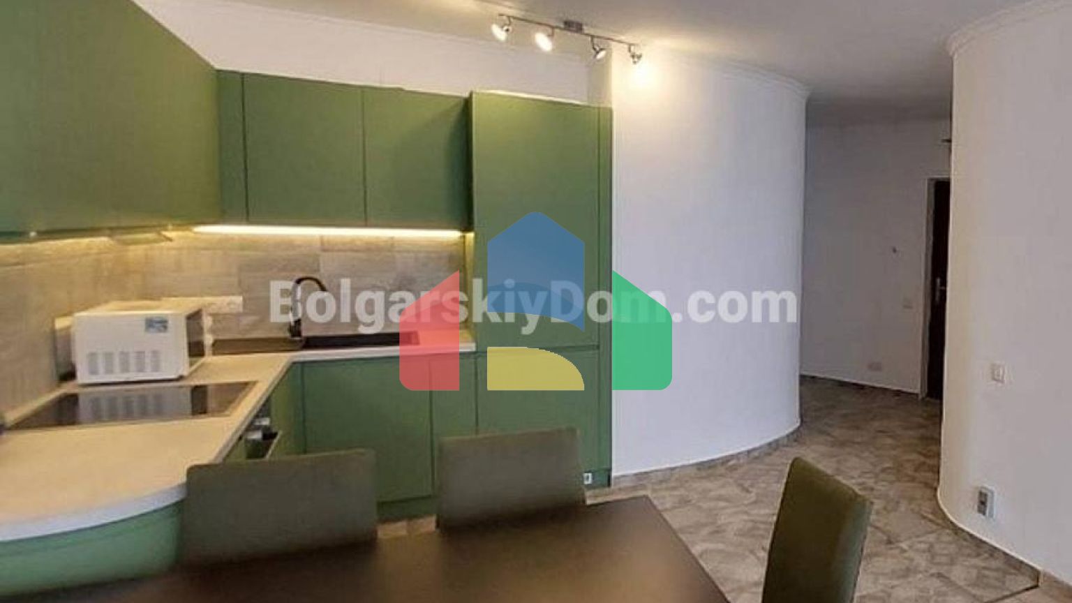 Трехкомнатная квартира в Арена 1