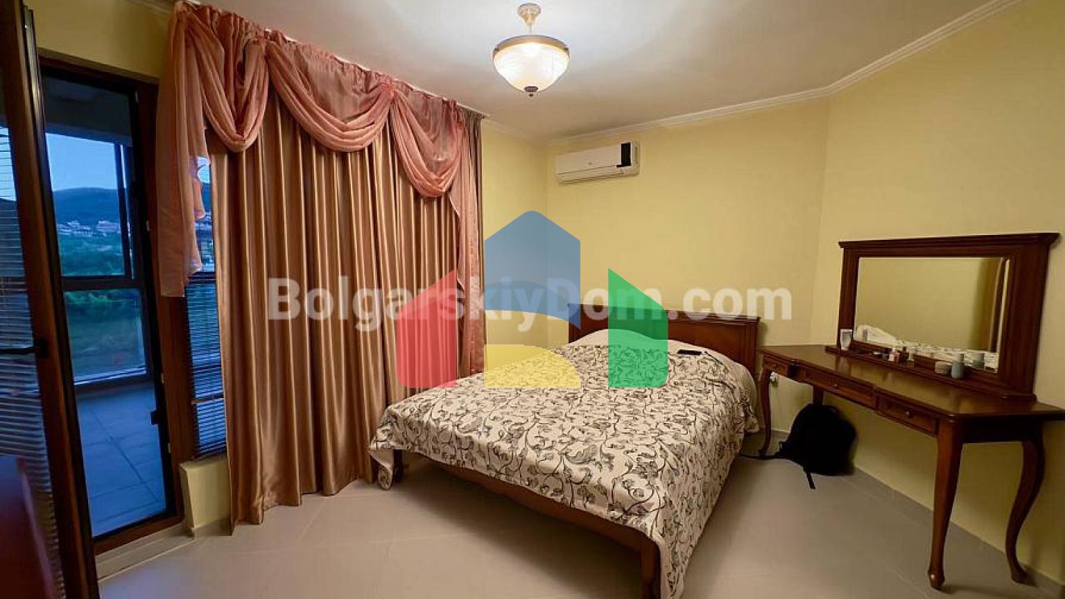 Четырехкомнатная квартира в Антония