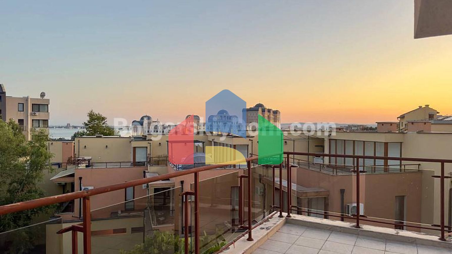 Четырехкомнатная квартира в Антония