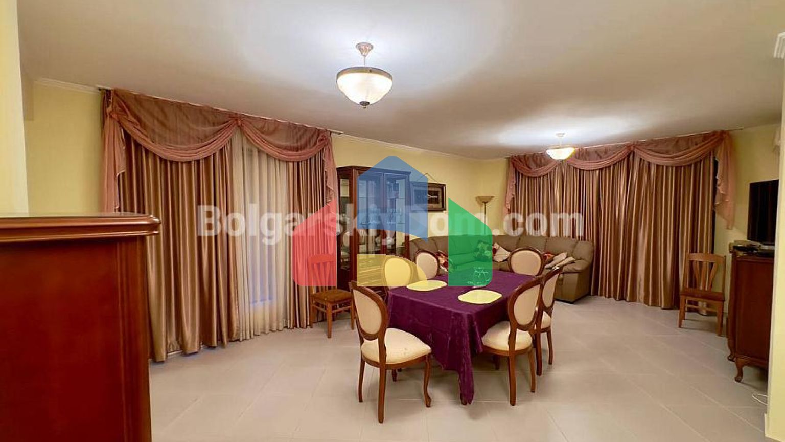 Четырехкомнатная квартира в Антония