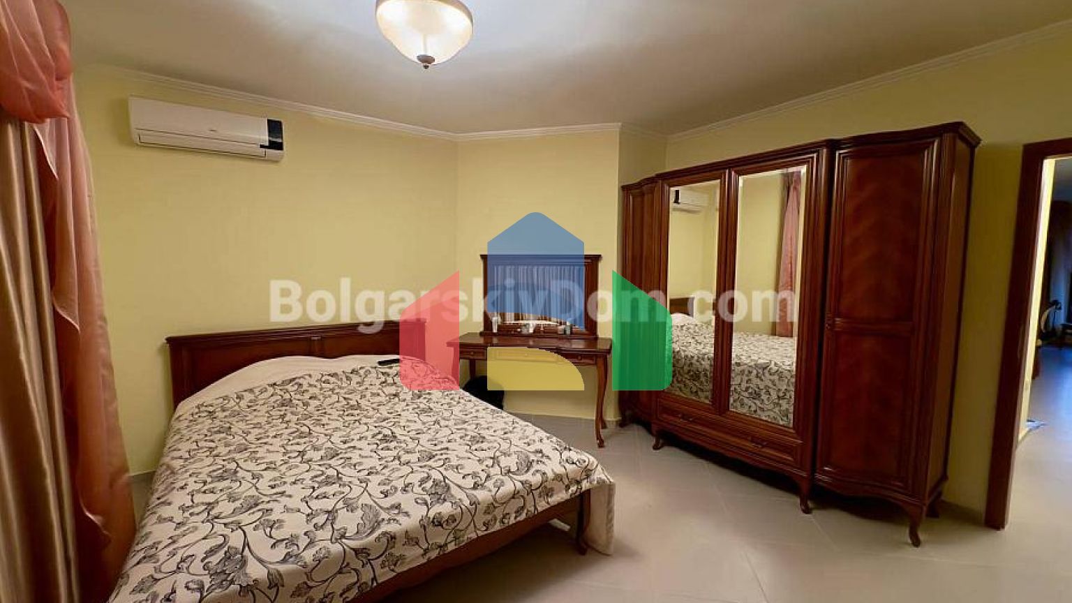 Четырехкомнатная квартира в Антония