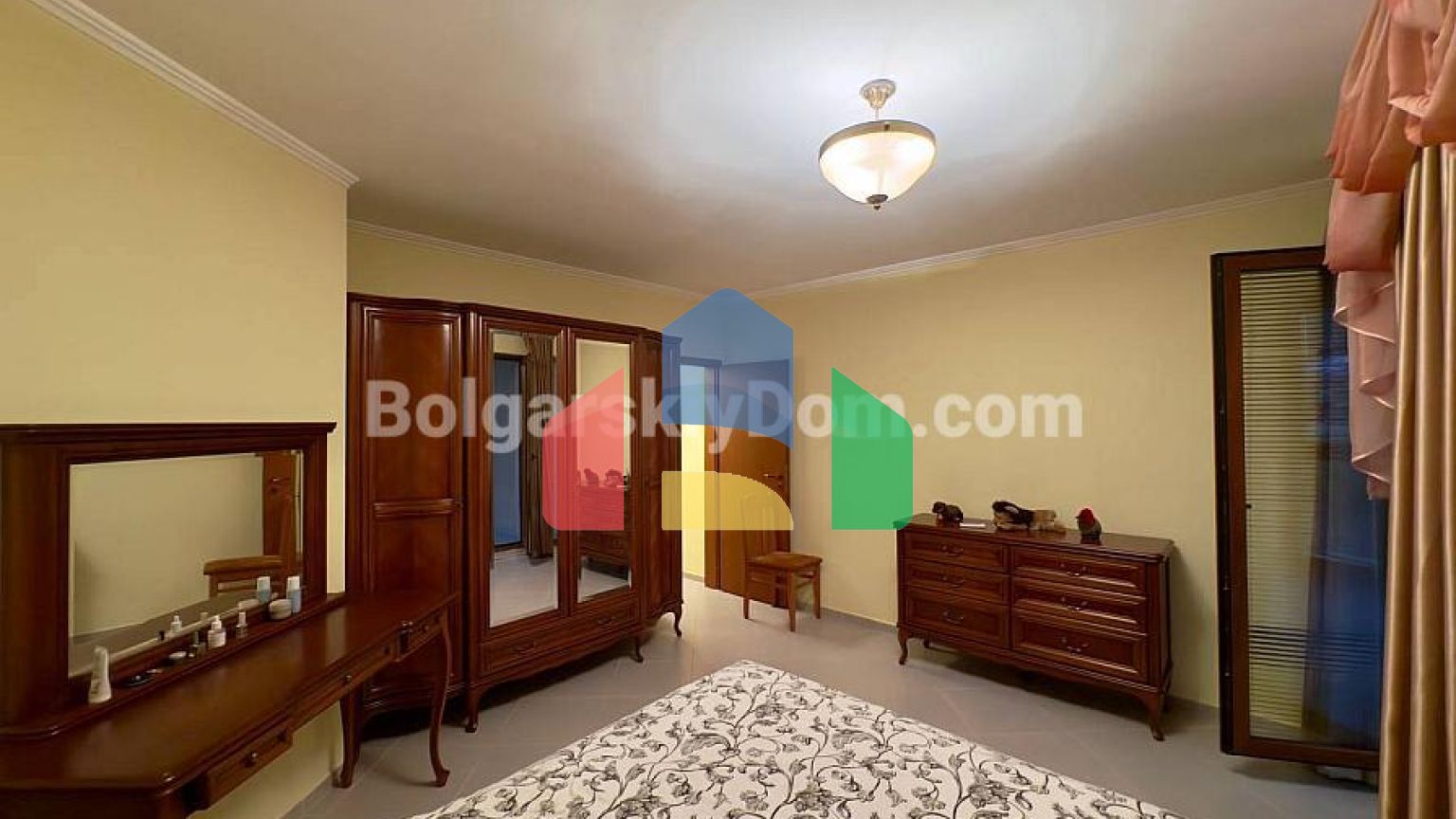 Четырехкомнатная квартира в Антония