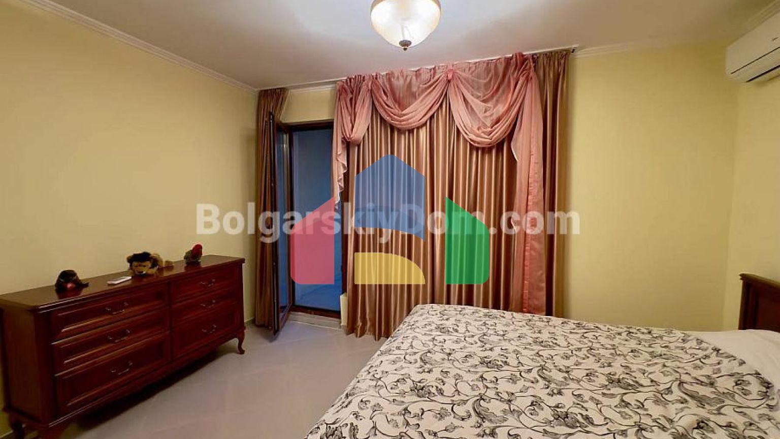 Четырехкомнатная квартира в Антония