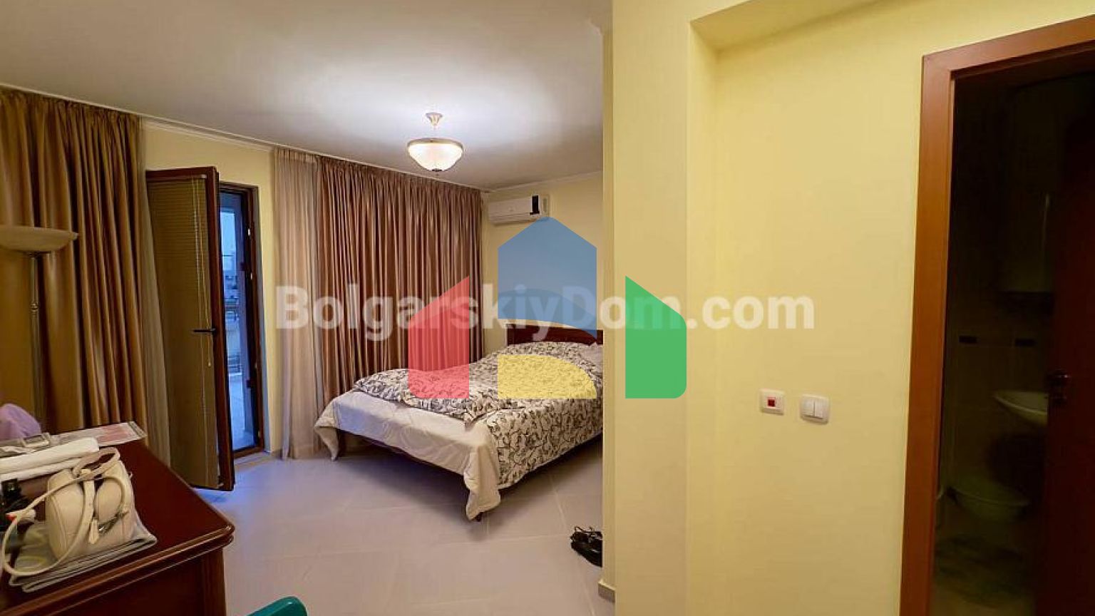 Четырехкомнатная квартира в Антония