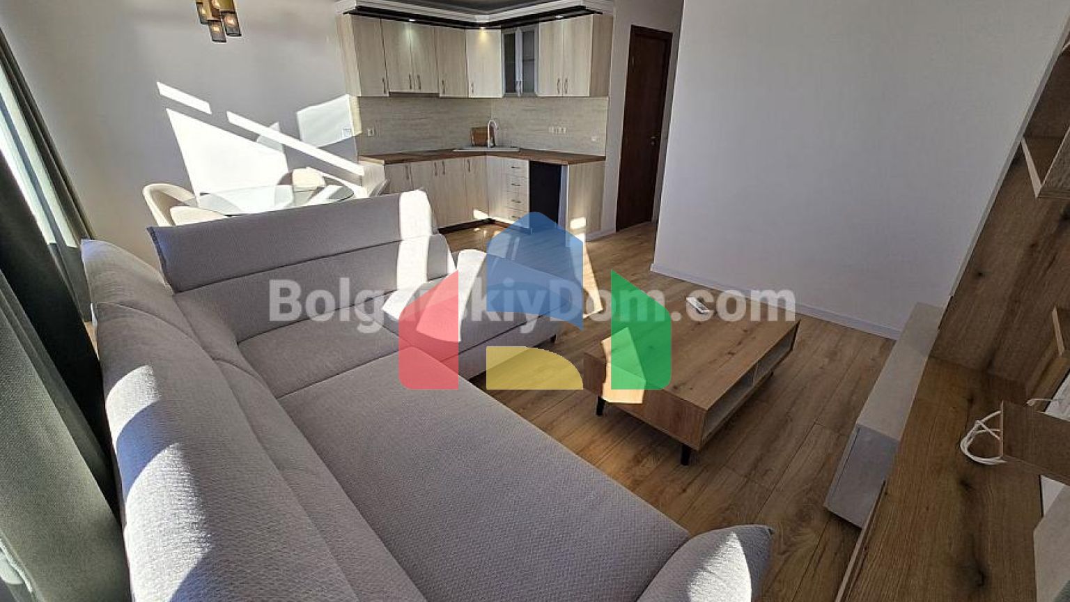 Двухкомнатная квартира в Лазур 4