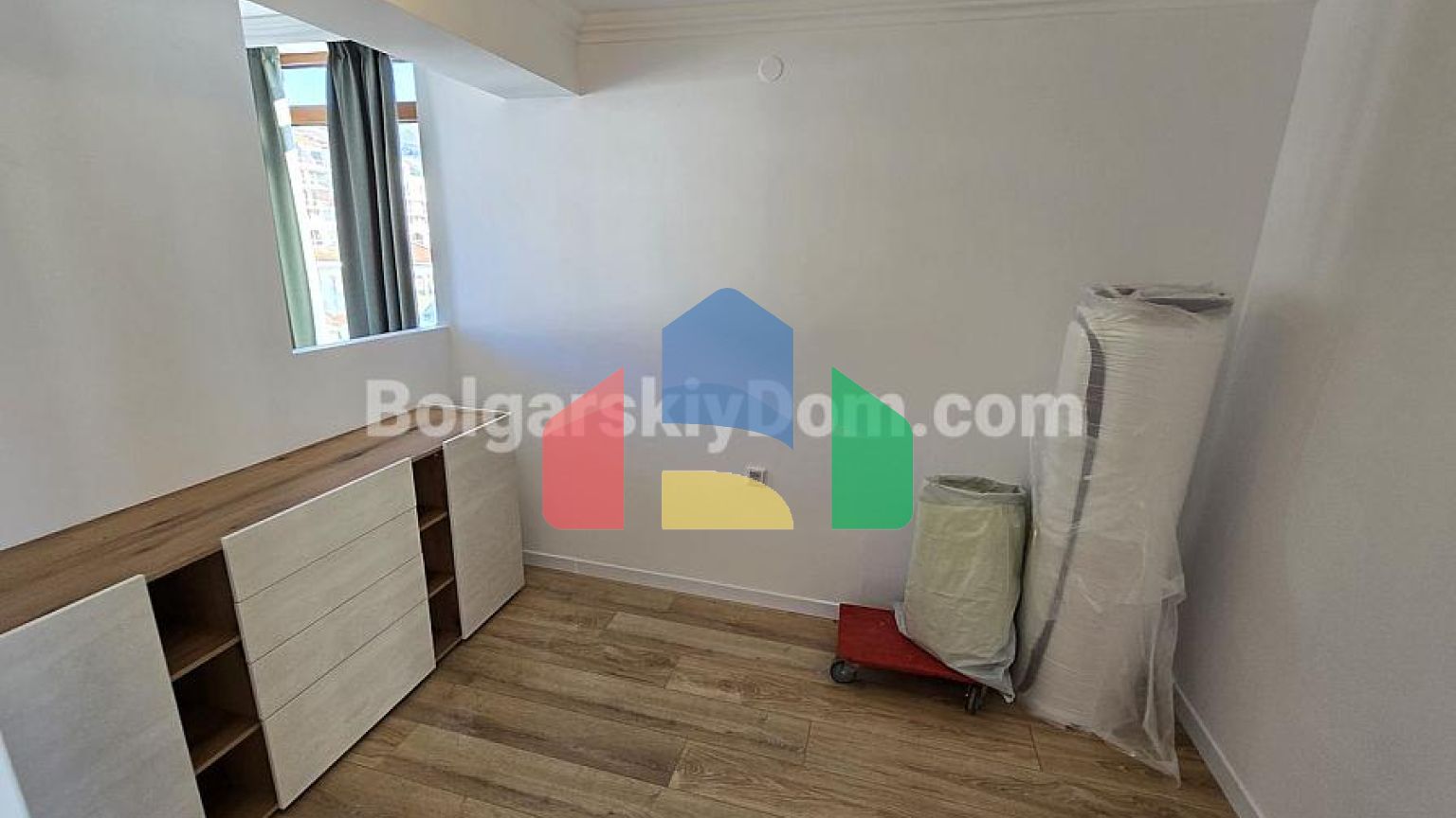 Двухкомнатная квартира в Лазур 4