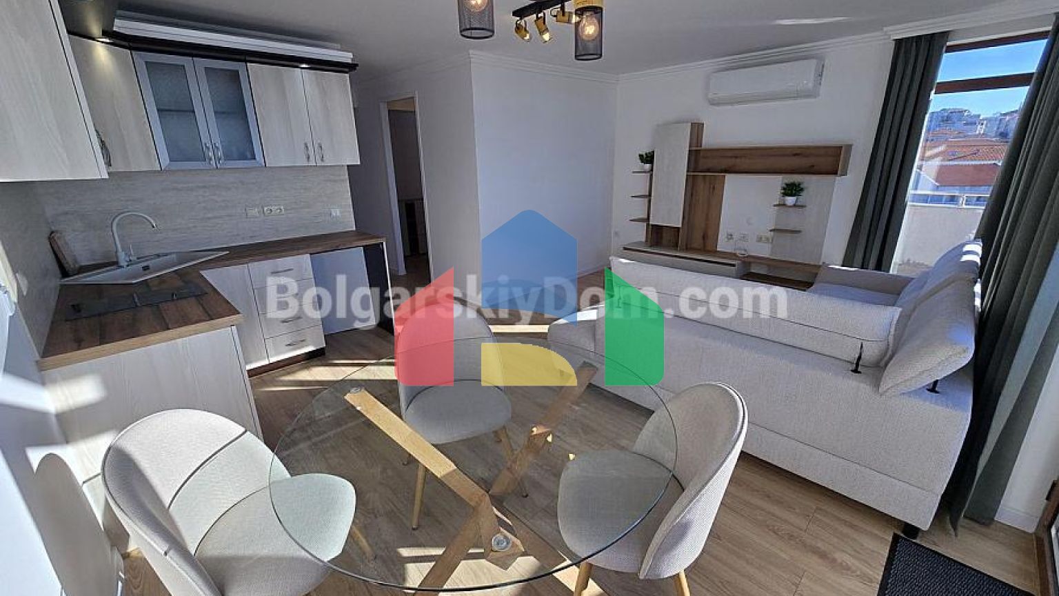 Двухкомнатная квартира в Лазур 4