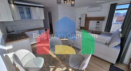 Двухкомнатная квартира в Лазур 4