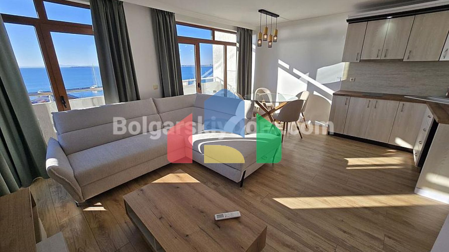 Двухкомнатная квартира в Лазур 4