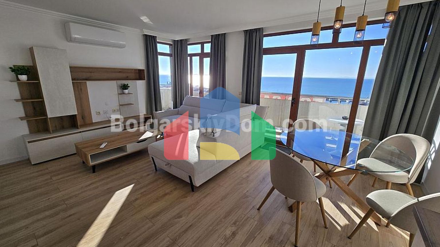 Двухкомнатная квартира в Лазур 4