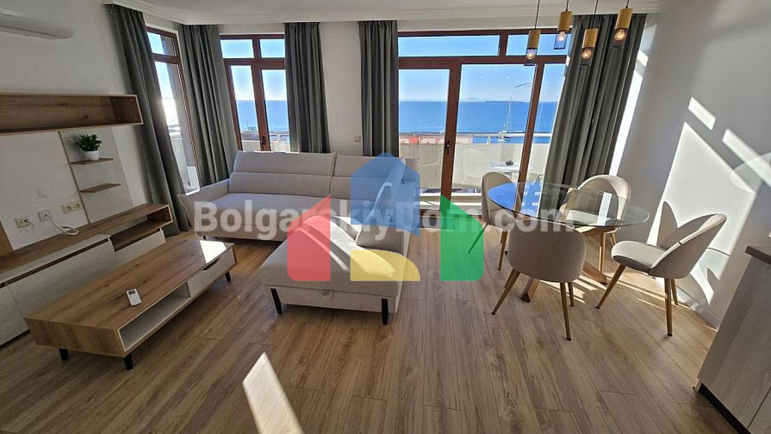 Двухкомнатная квартира в Лазур 4