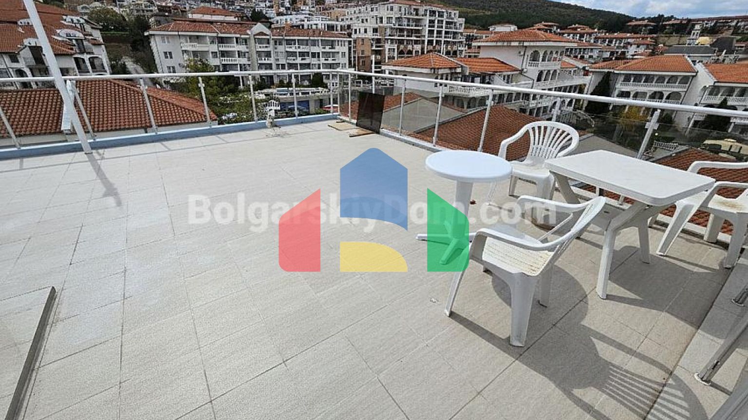 Двухкомнатная квартира в Лазур 4