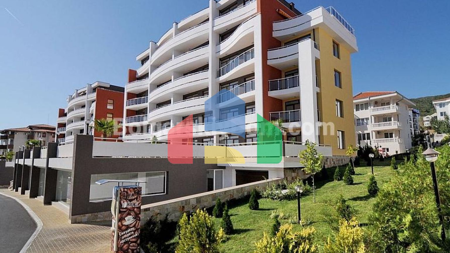 Двухкомнатная квартира в Лазур 4