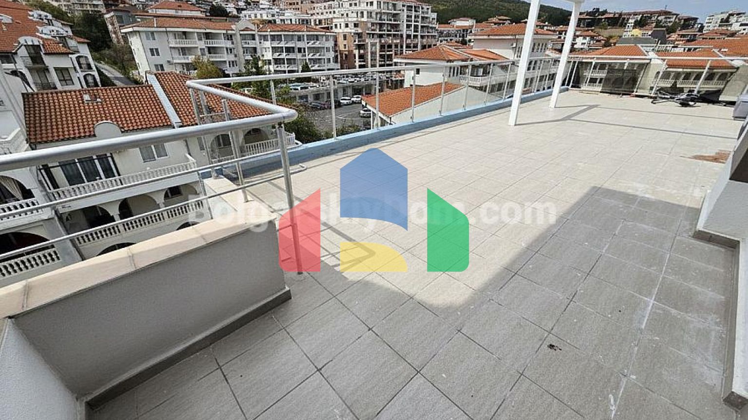 Двухкомнатная квартира в Лазур 4