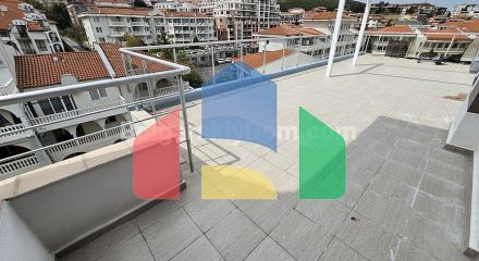 Двухкомнатная квартира в Лазур 4