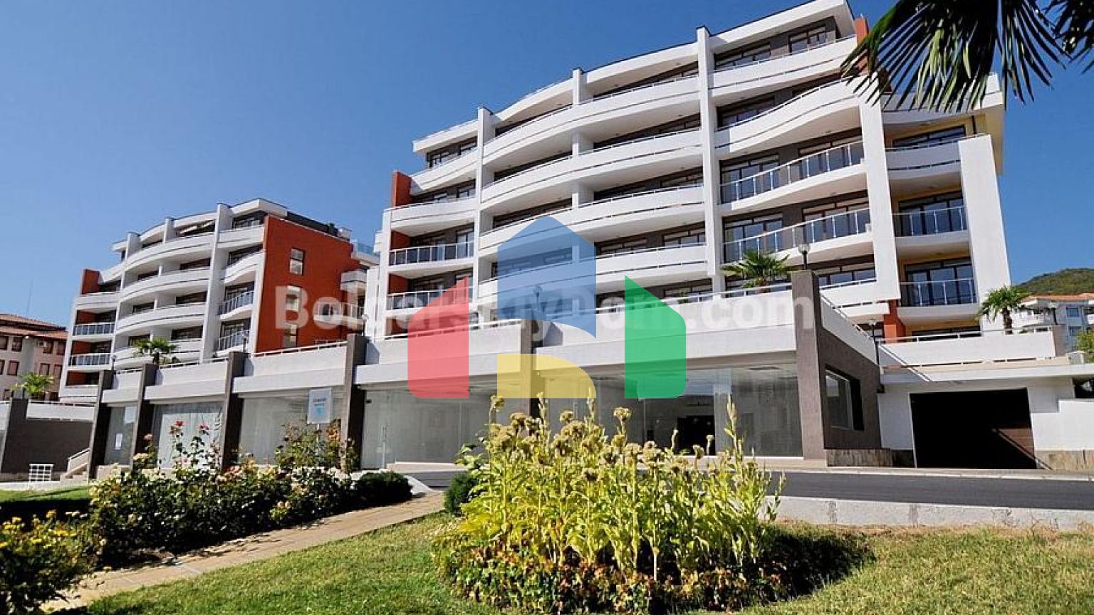 Двухкомнатная квартира в Лазур 4