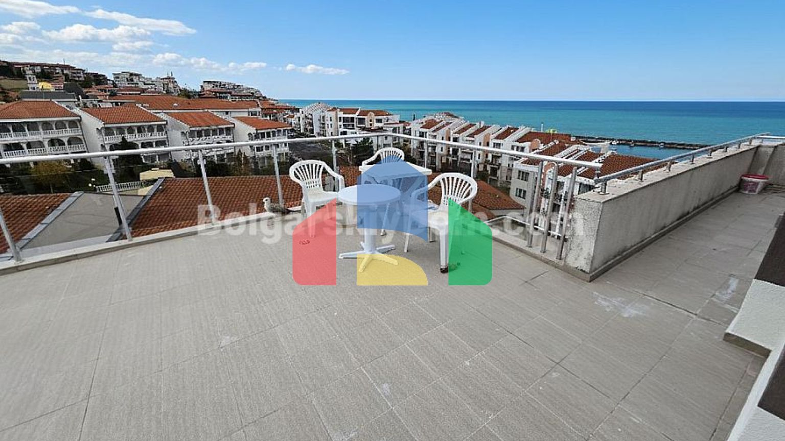 Двухкомнатная квартира в Лазур 4