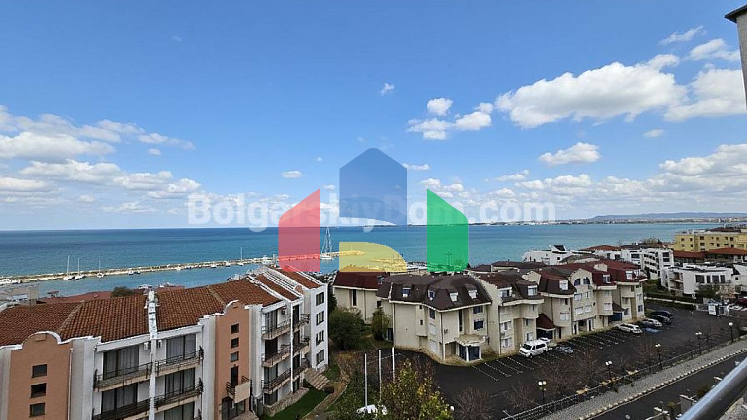 Двухкомнатная квартира в Лазур 4