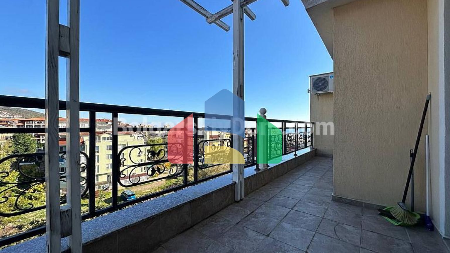 Двухкомнатная квартира в Радуга 2