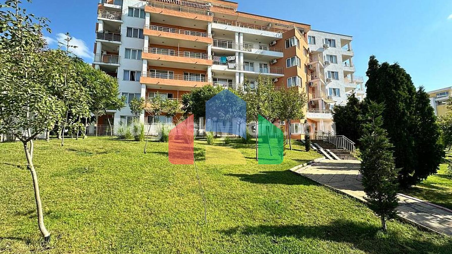 Трехкомнатная квартира в Империал Форт Клуб