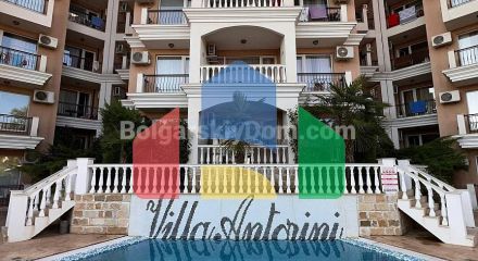 Стильная двухкомнатная квартира в Вилла Анторини